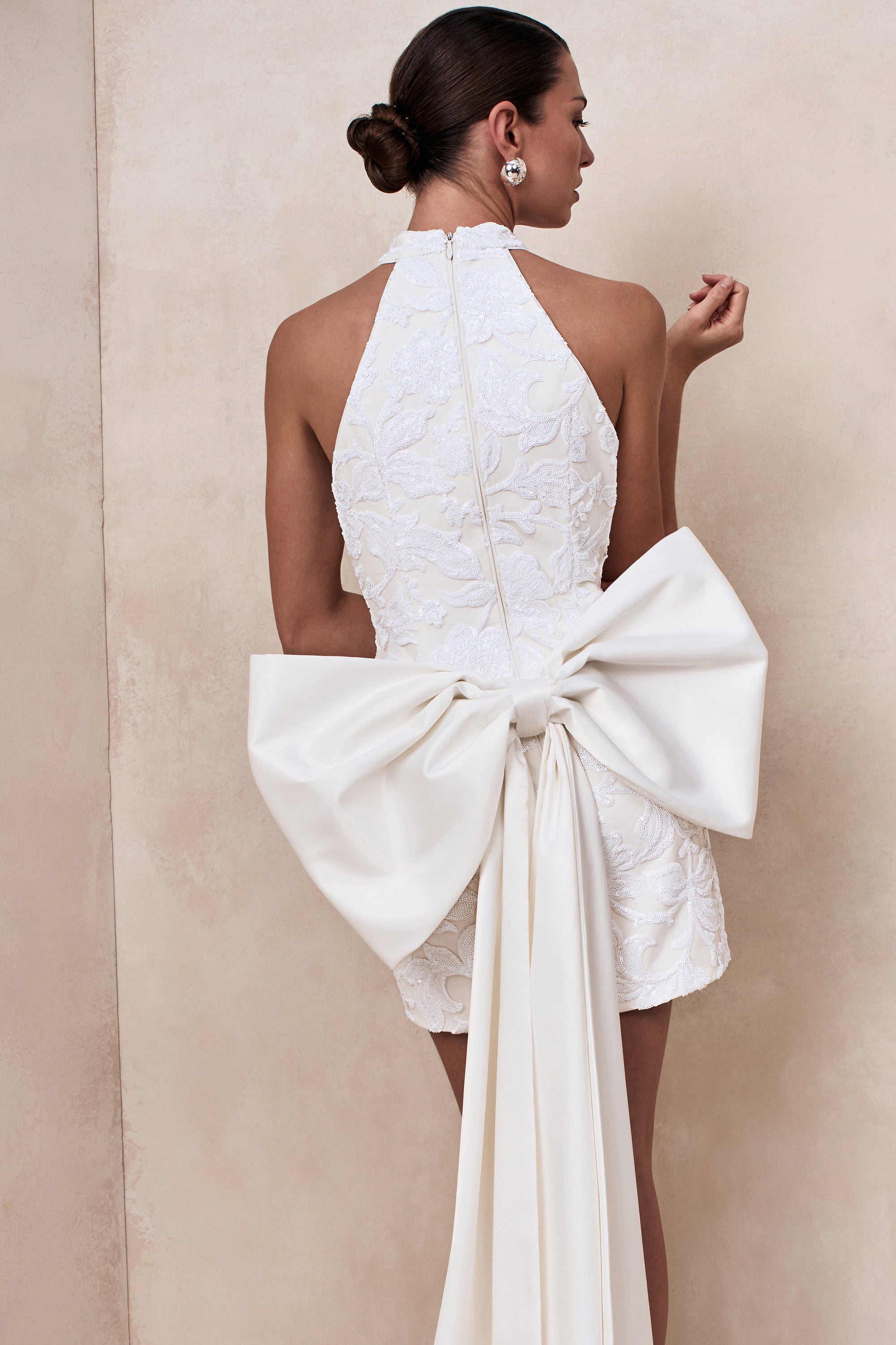 CL13727111006_ECM_CL137271110_-_Dreamer___White_Lace_Halter-Neck_Mini_Dress_With_Oversized_Bow_Detail_07