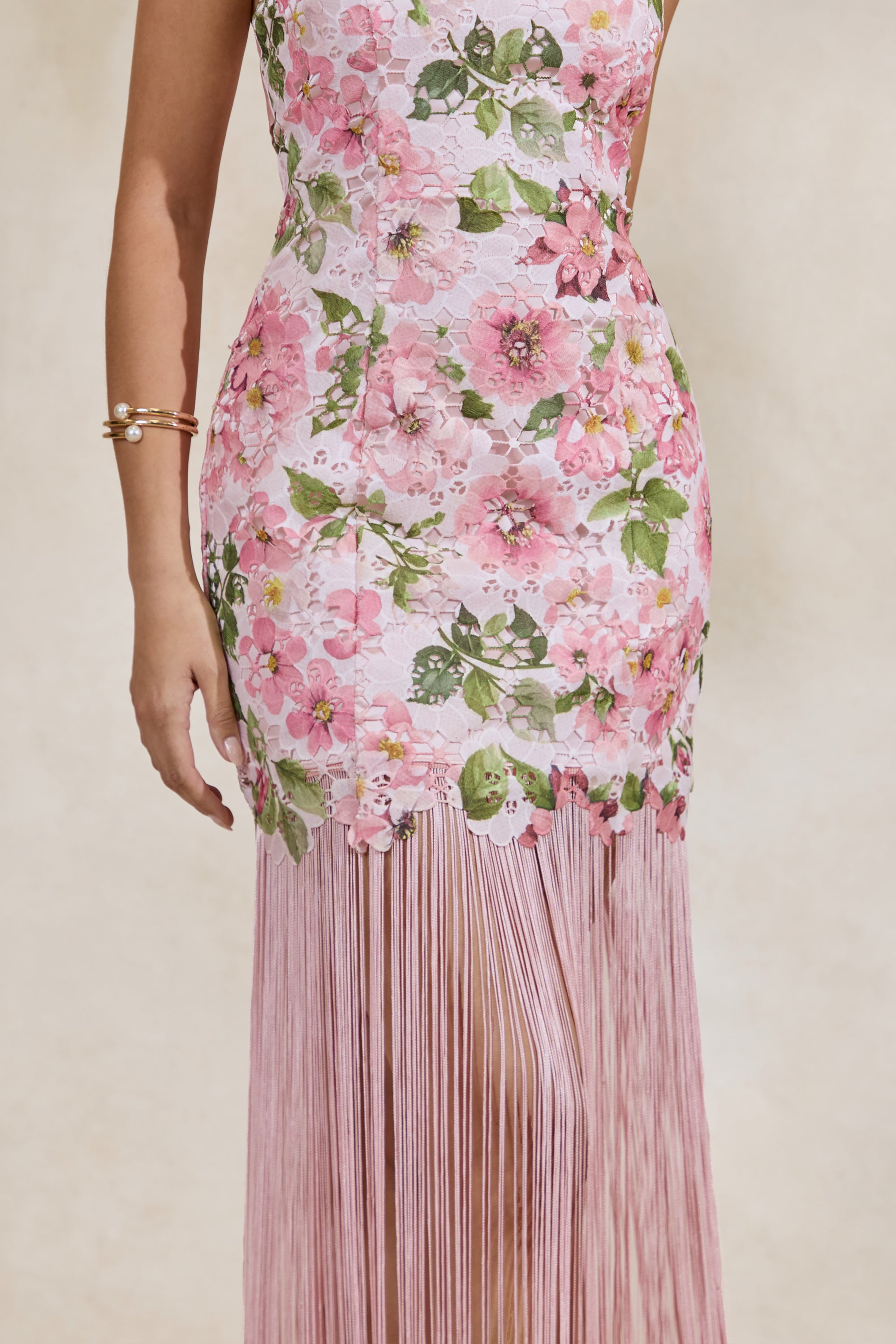 ECM_HR_CL138255084---Lerisa-_-Pink-Floral-Print-Lace-Halter-Neck-Fringed-Maxi-Dress4.jpg