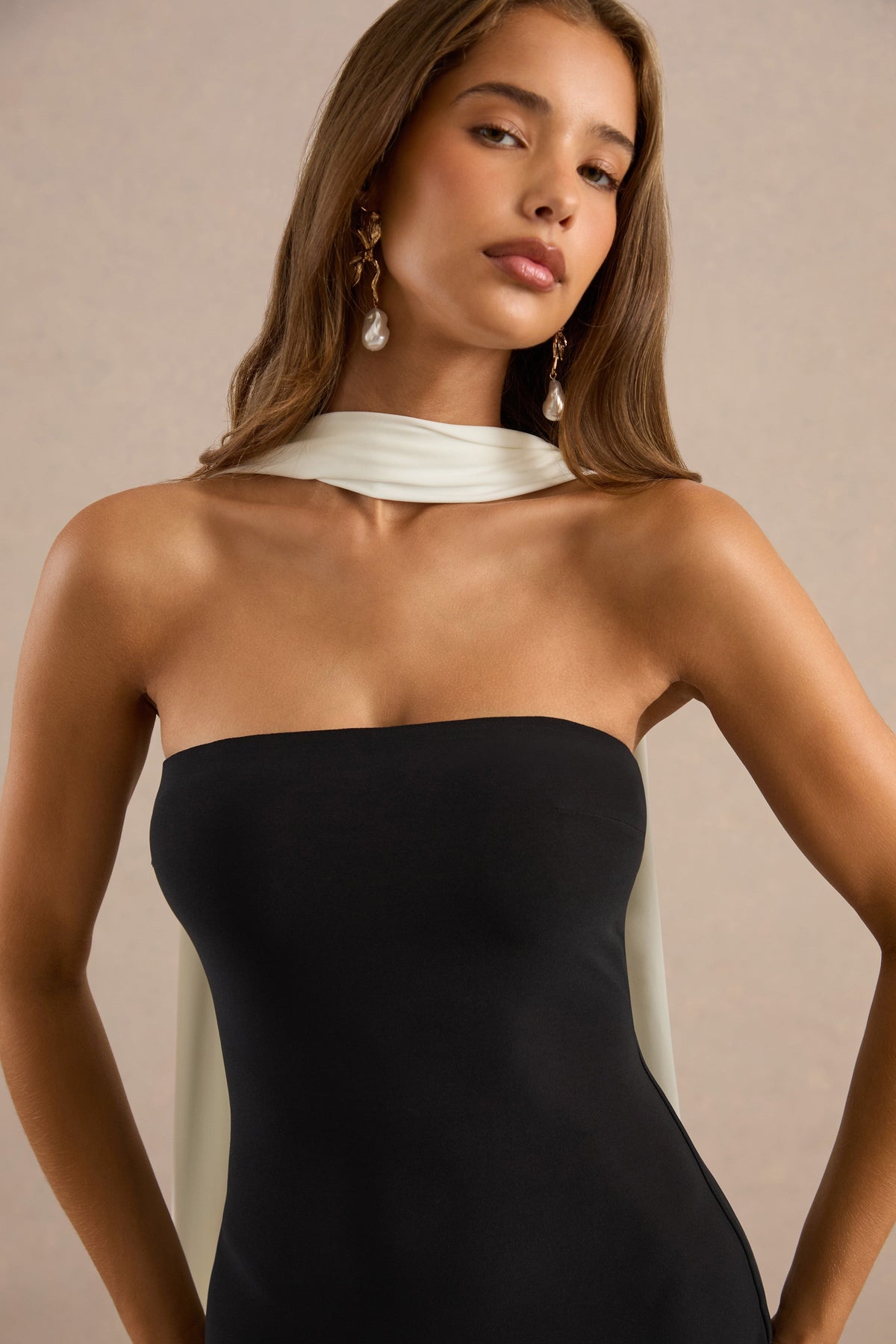 CL13898400106_ECM_HR_CL138984001_-_Galrissa_Monochrome_Bandeau_Pleated_Skirt_Maxi_Dress_with_Neck_Scarf4