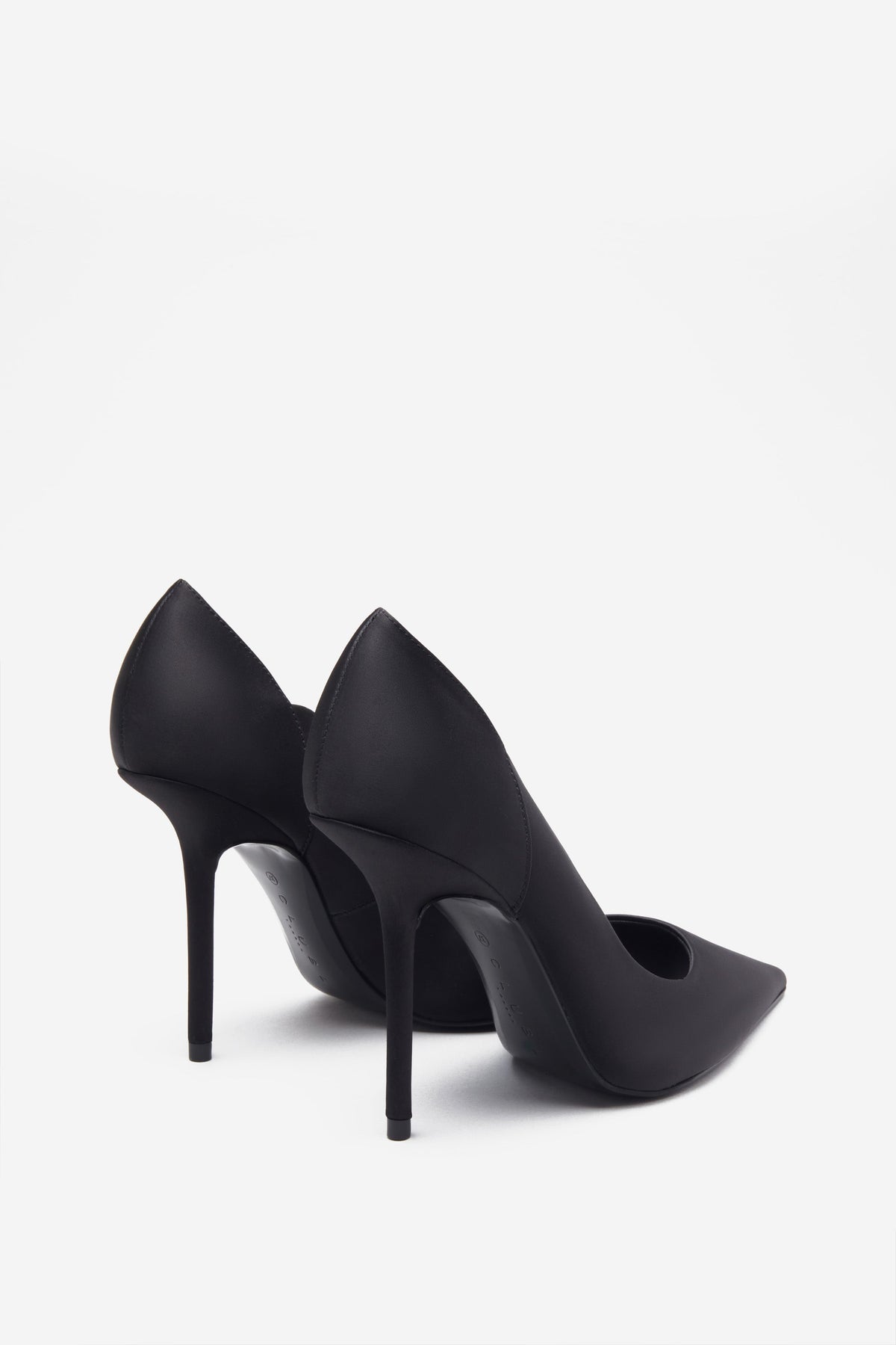 Black hot sale scalloped heels