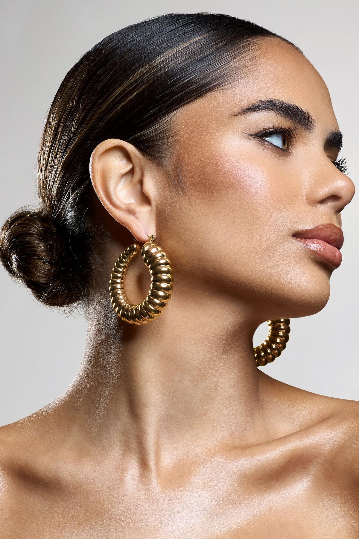 WB_HR_CL134269007-DoverGoldChunkyRibbedHoopEarrings6