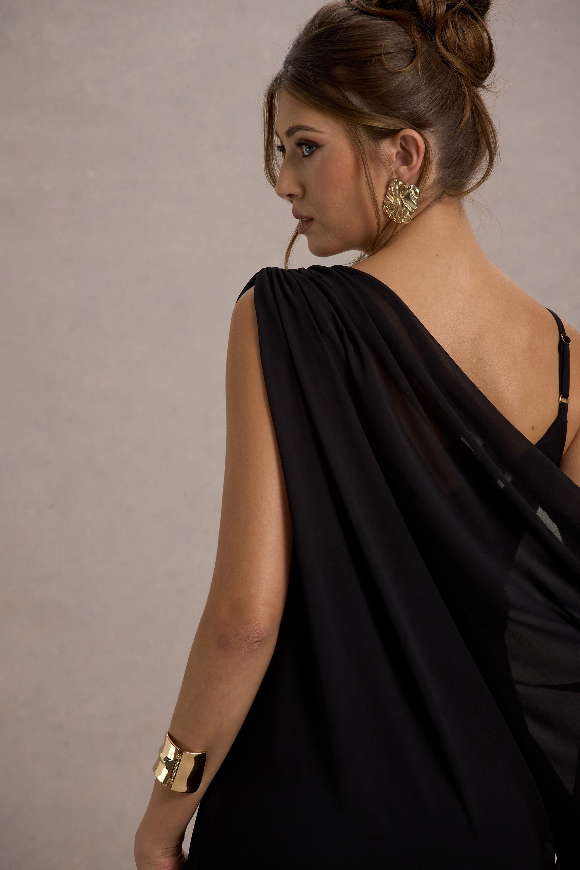 Aeliana | Black Strappy V-Neck Maxi Dress With Chiffon Sash - Club L London - AUS